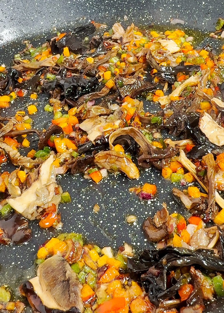 incorpora las setas verduras para arroz con codorniz