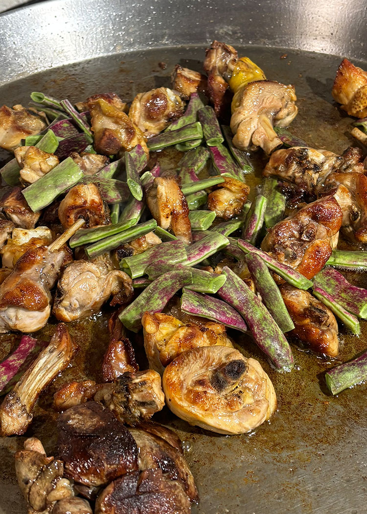 Incorporar judías a paella valenciana