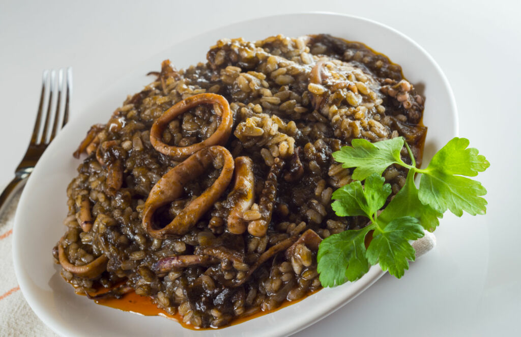 Arroz negro con calamares