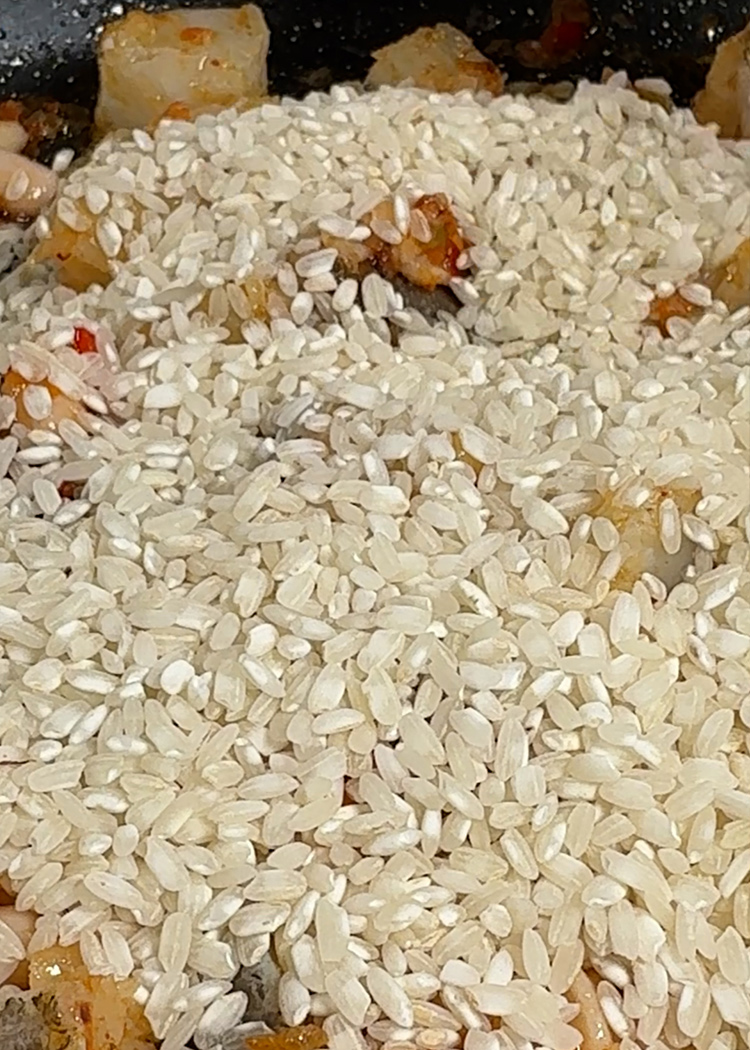 echar arroz para arroz empedrado