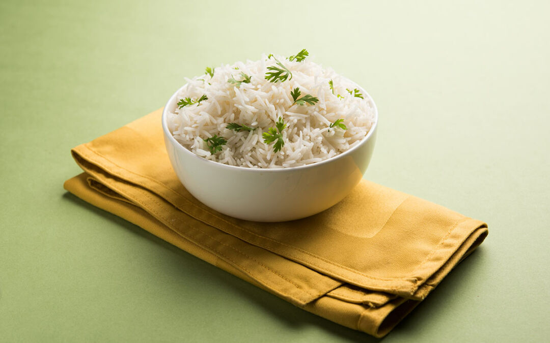 ¿Qué echarle al arroz blanco para darle sabor?