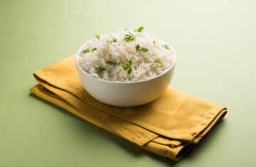 Qué echarle al arroz blanco para darle sabor