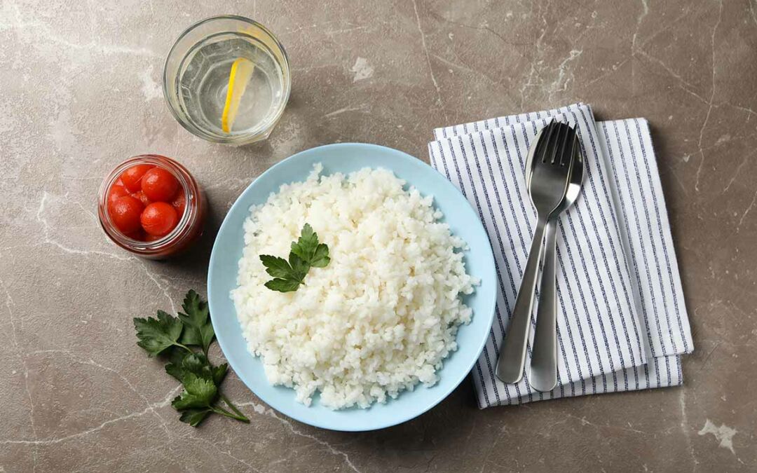 ¿Cómo cocer arroz blanco para que quede suelto?