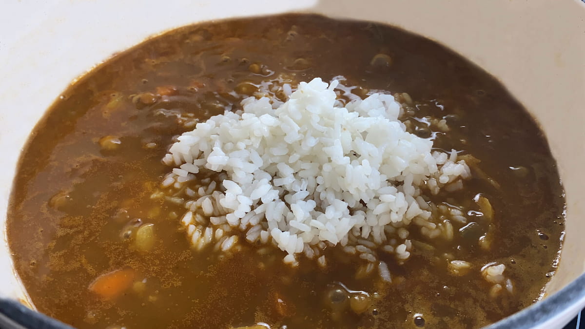 Receta lentejas con arroz paso 6 apagamos el fuego y añadimos el arroz previamente cocido, dejamos reposar unos minutos