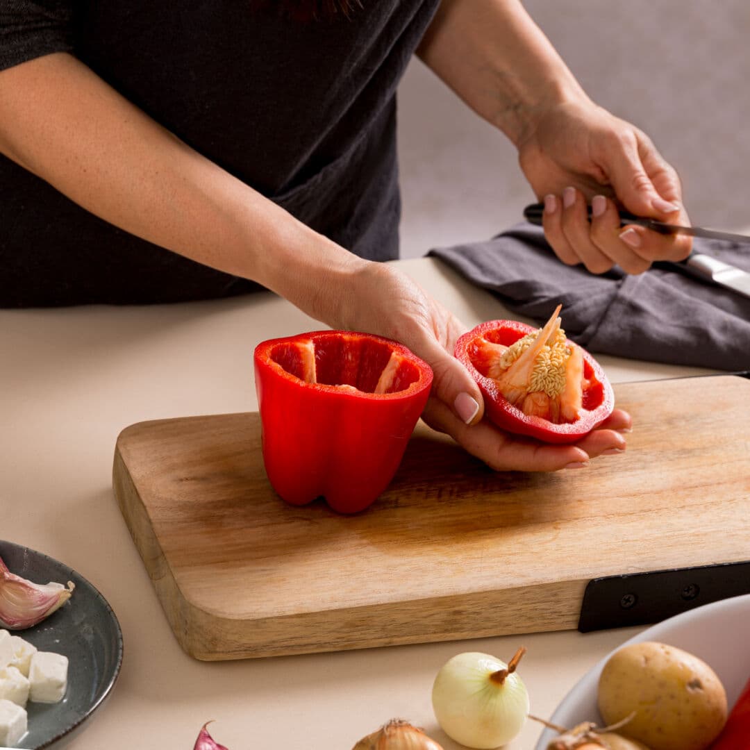 Receta pimientos rellenos de arroz paso 2 limpiar los pimientos que vamos a rellenar