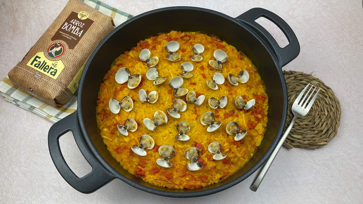 Arroz con berberechos: delicioso plato de marisco
