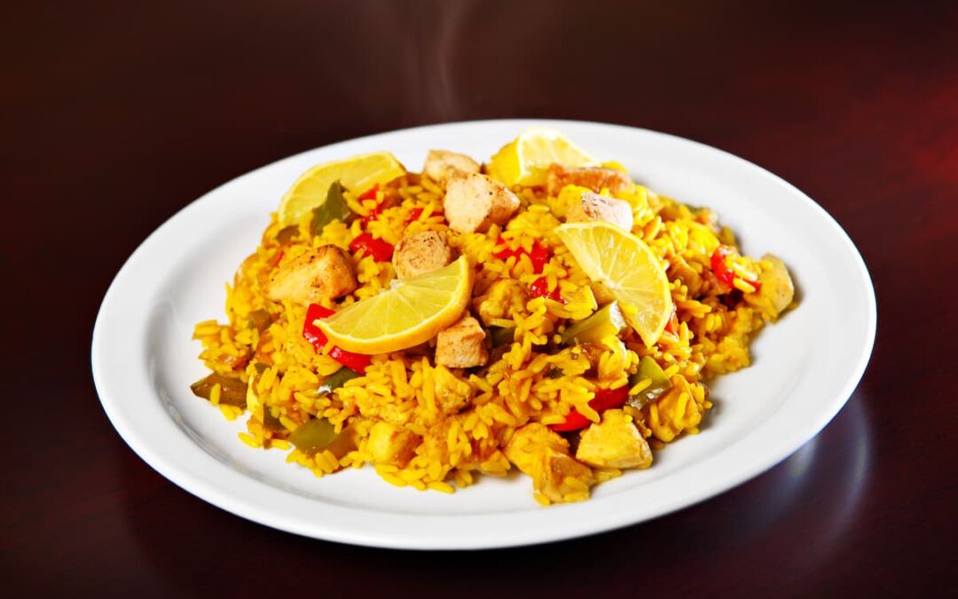 Por qué se come paella los jueves ¡Descubre la tradición!