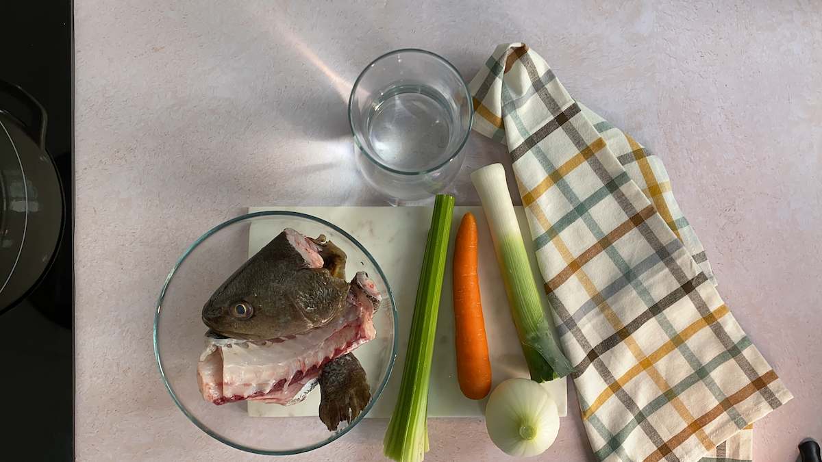 Paso a paso caldo de pescado: ingredientes