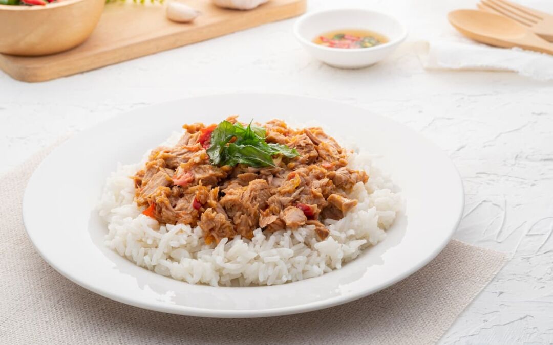 ¿Arroz blanco con atún engorda? Descubre la verdad sobre esta combinación