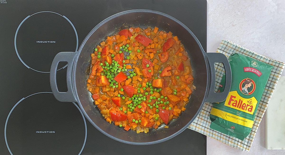 Arroz a la jardinera tomate y guisantes