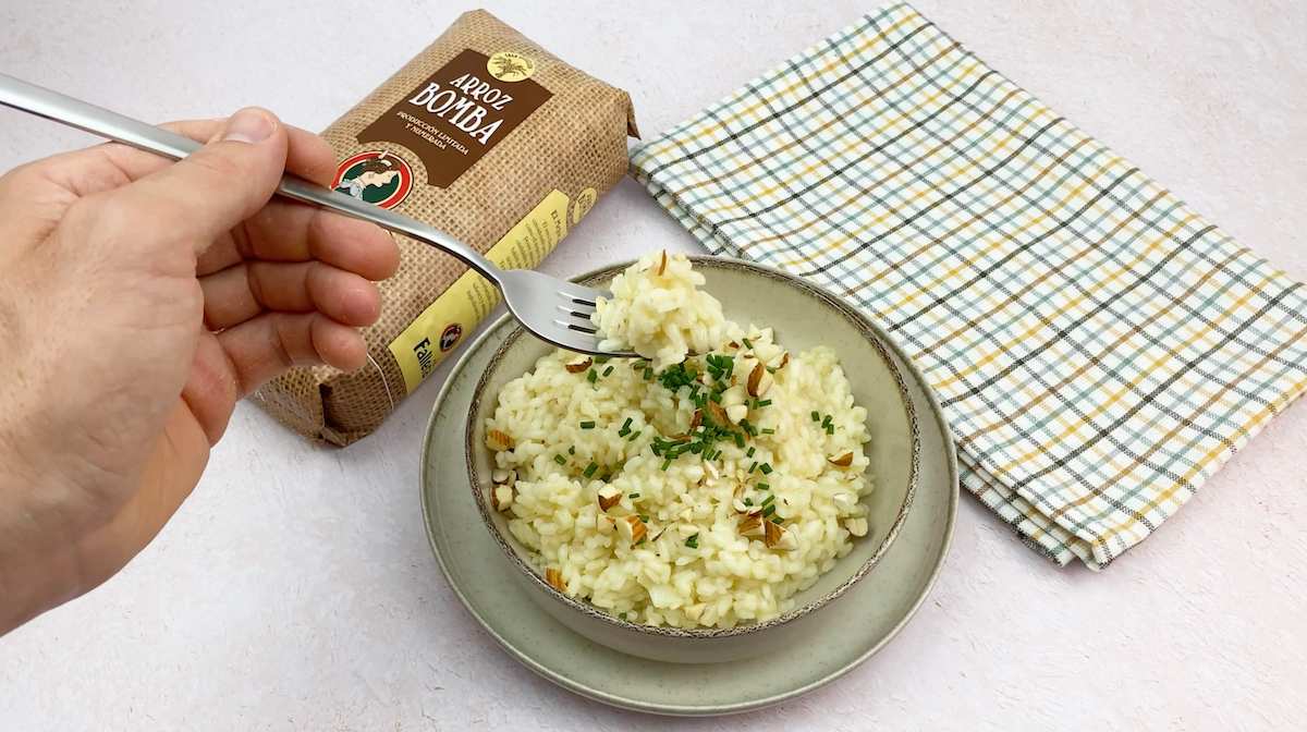 paso a paso arroz con queso: emplatado