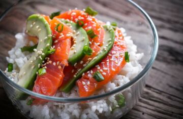 El arroz tiene grasas saturadas arroz con aguacate y salmon