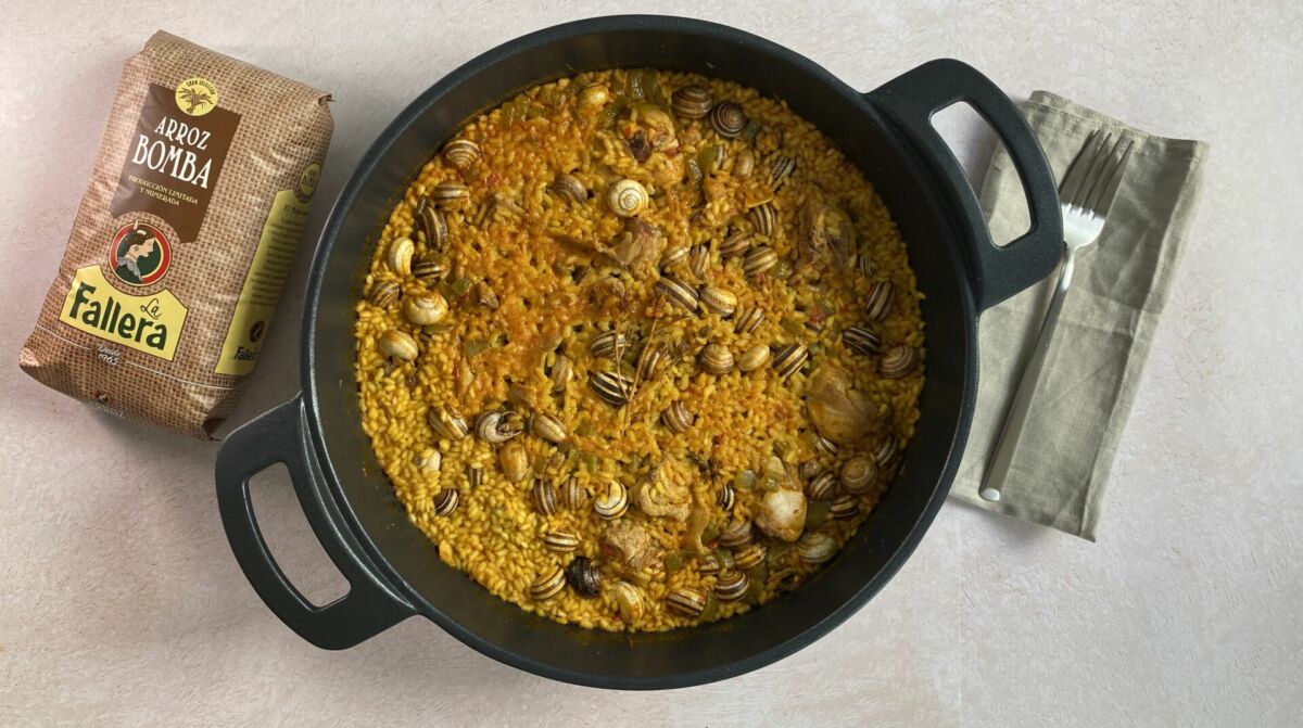 Arroz con conejo y caracoles - Receta tradicional y fácil de preparar