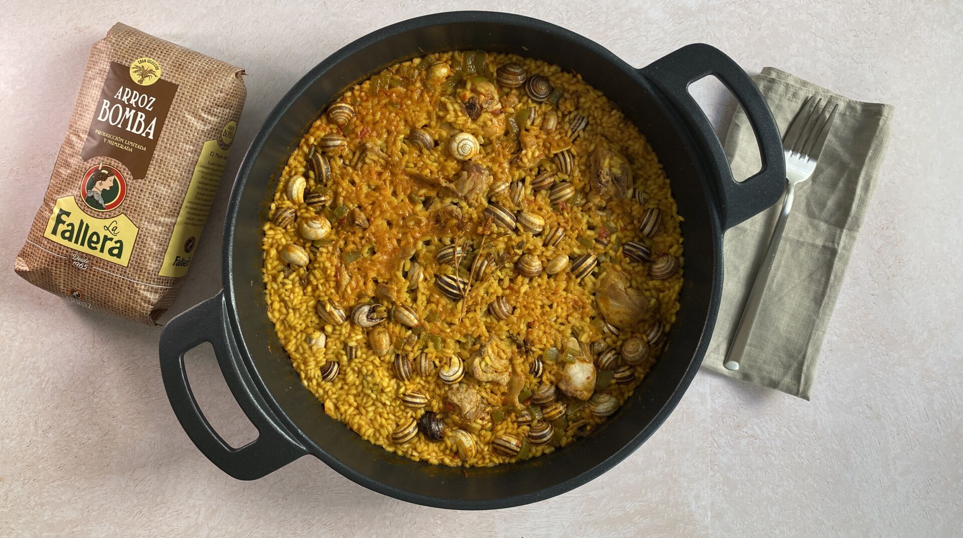 imagen receta Arroz con conejo y caracoles – Receta tradicional y fácil de preparar