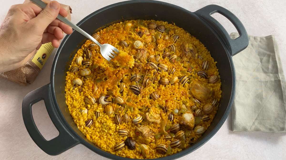 paso a paso arroz con conejo y caracoles - anadir reposo