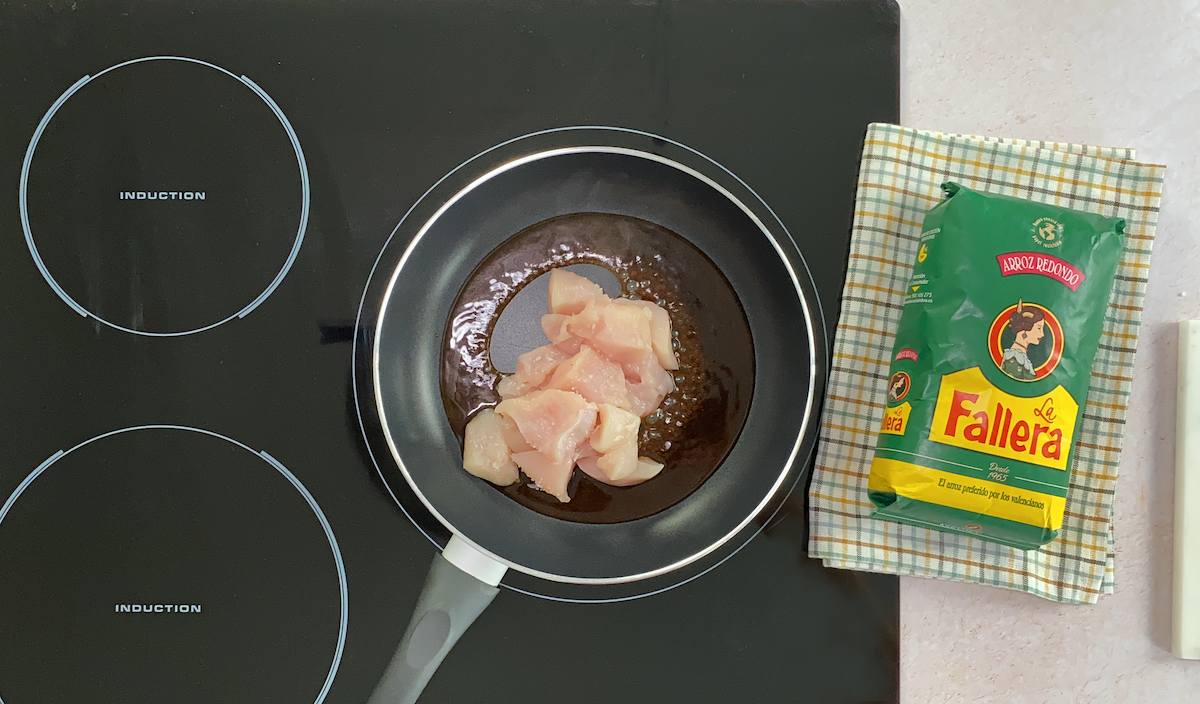 paso a paso oyakodon pollo y salsa