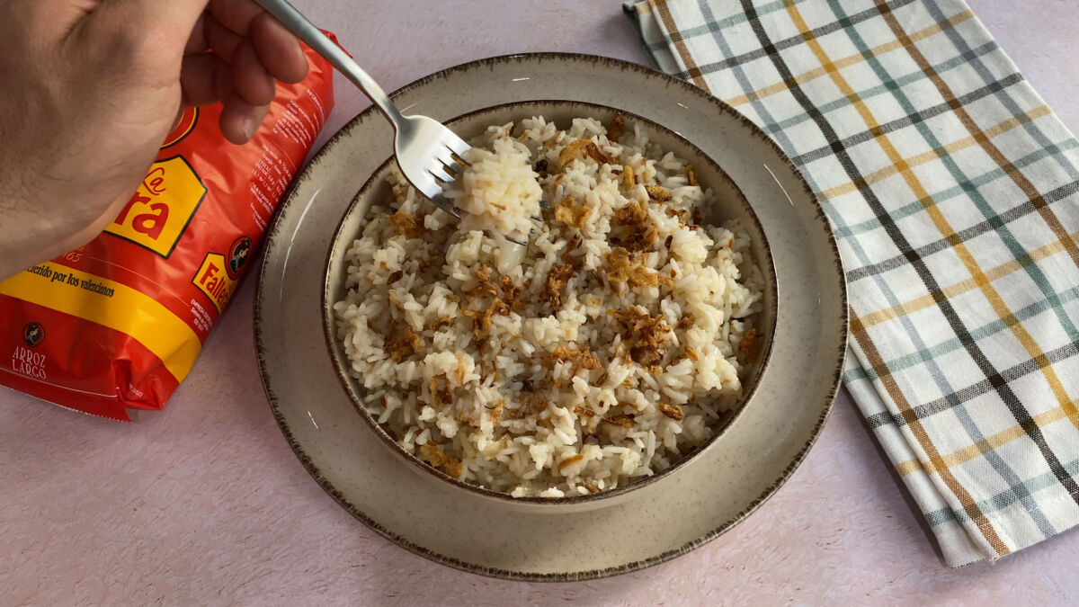 Emplatar el arroz pilaf