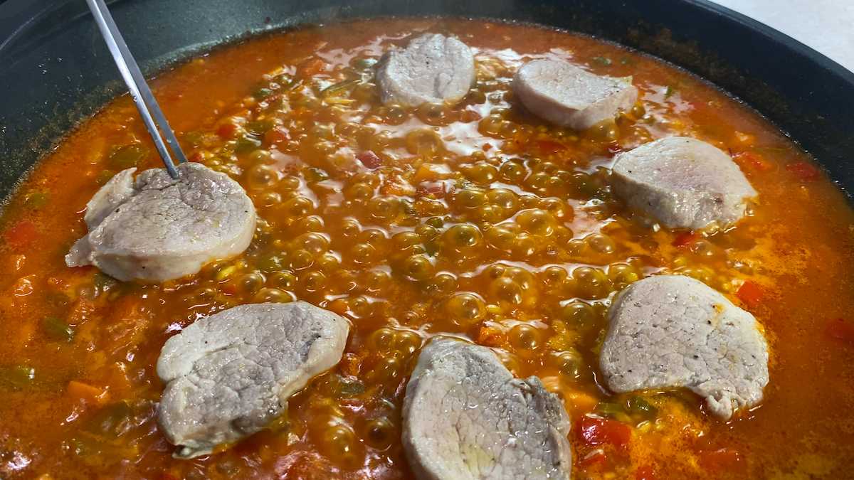 Paso a paso arroz con solomillo colocar carne