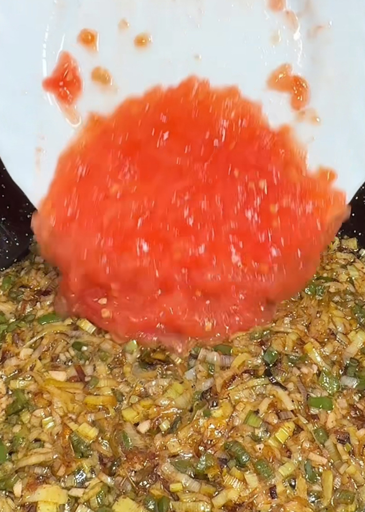 reducir tomate para arroz meloso con pulpo y gambas