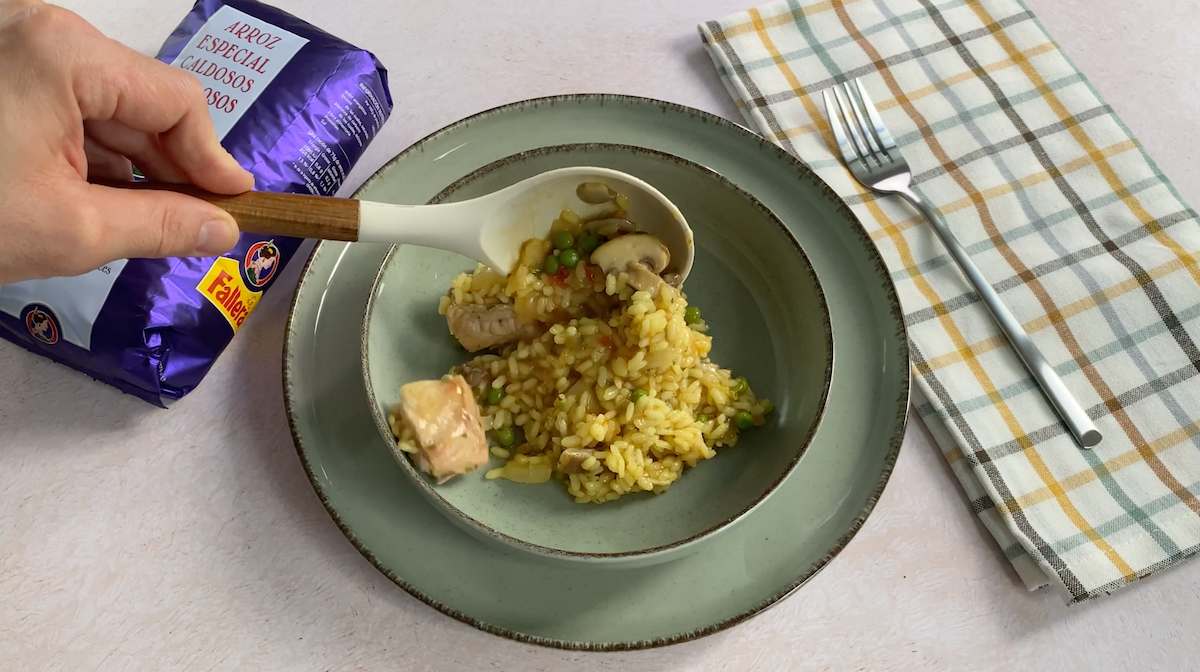 Paso a paso arroz a la cazuela emplatado