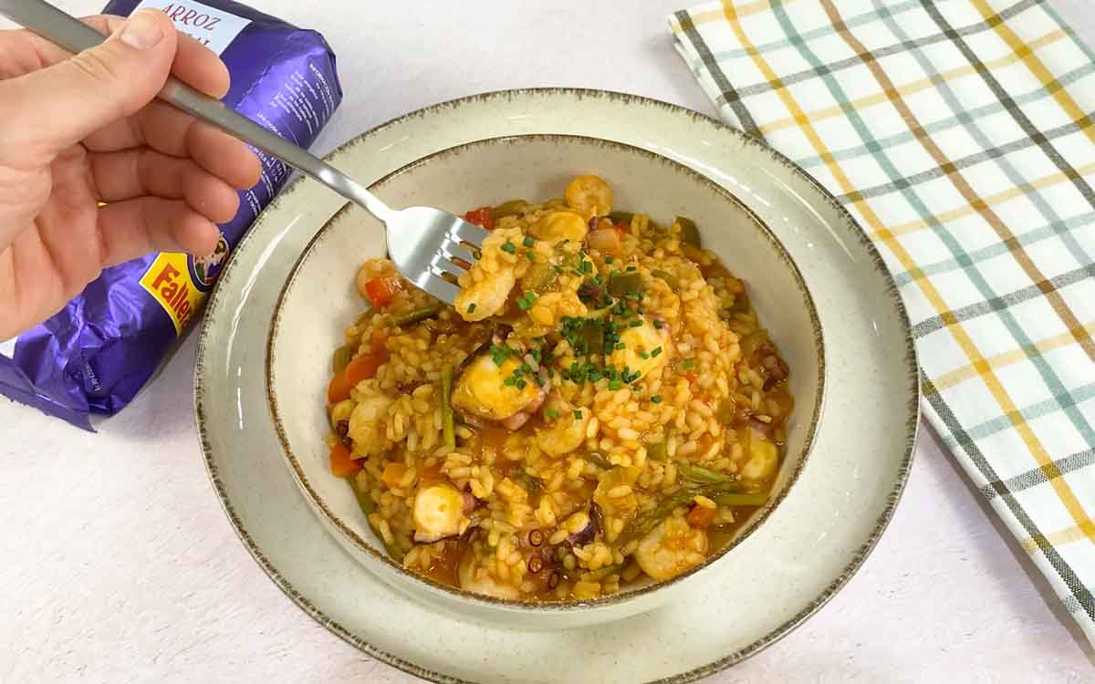 Paso a paso arroz meloso con pulpo y gambas emplata