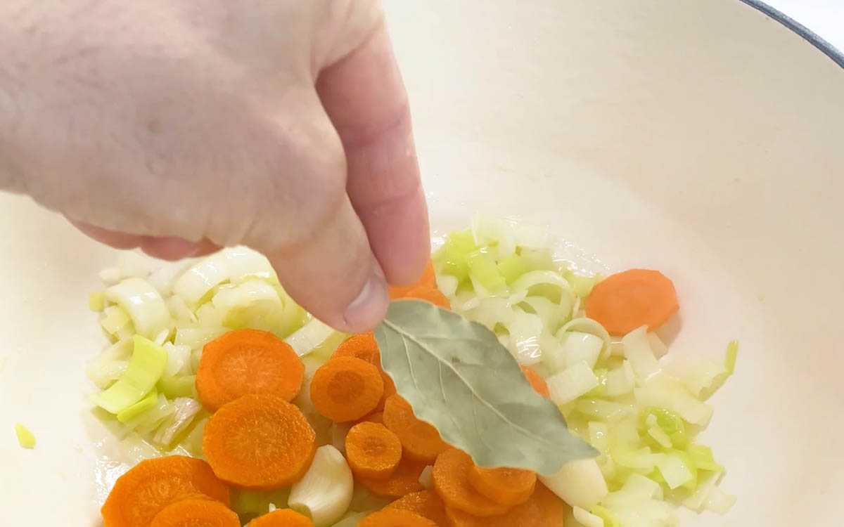 Paso a paso sopa de arroz blanco sofrito