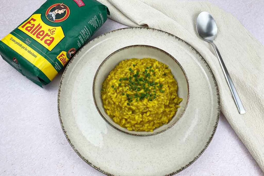 Comida económica arroz con curry