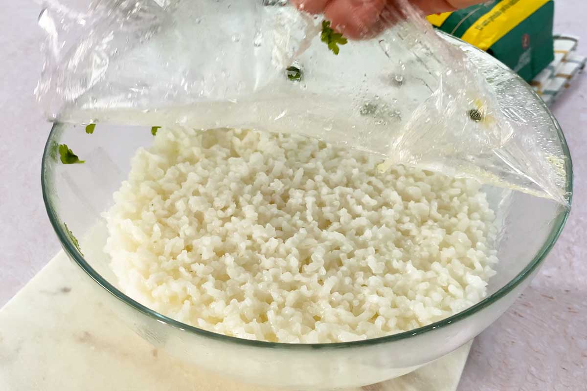 paso a paso arroz blanco en microondas retirar film