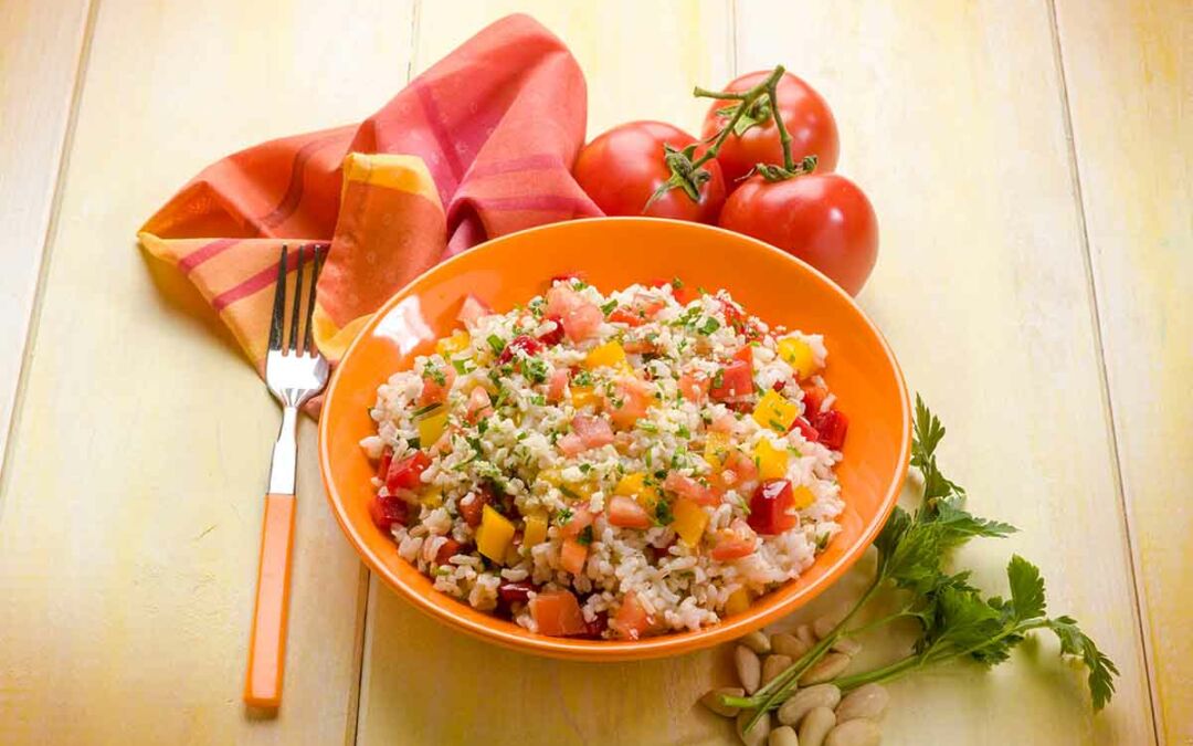 Ensalada de arroz: ingredientes y variantes de un plato fresco