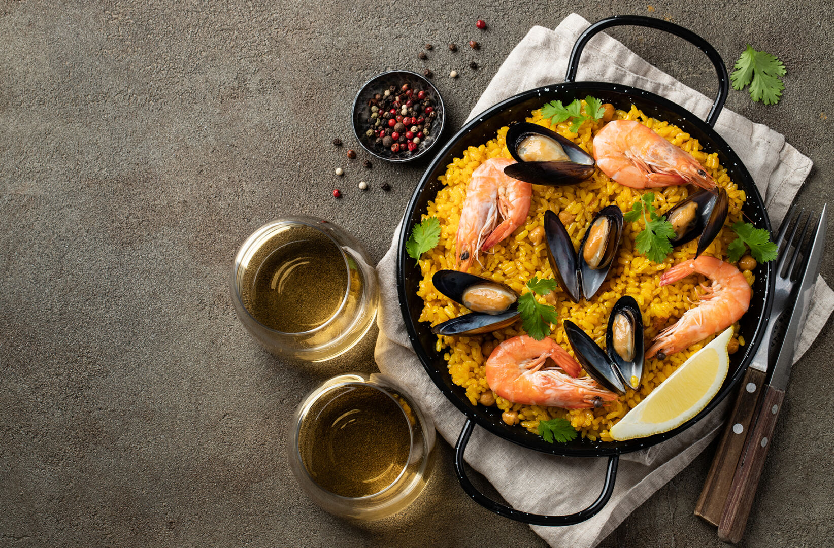 Verduras en la paella de marisco combinaciones clásicas y nutritivas