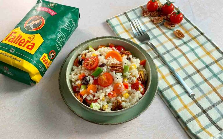 Foto de Ensalada de arroz con verduras: un plato fresco y nutritivo