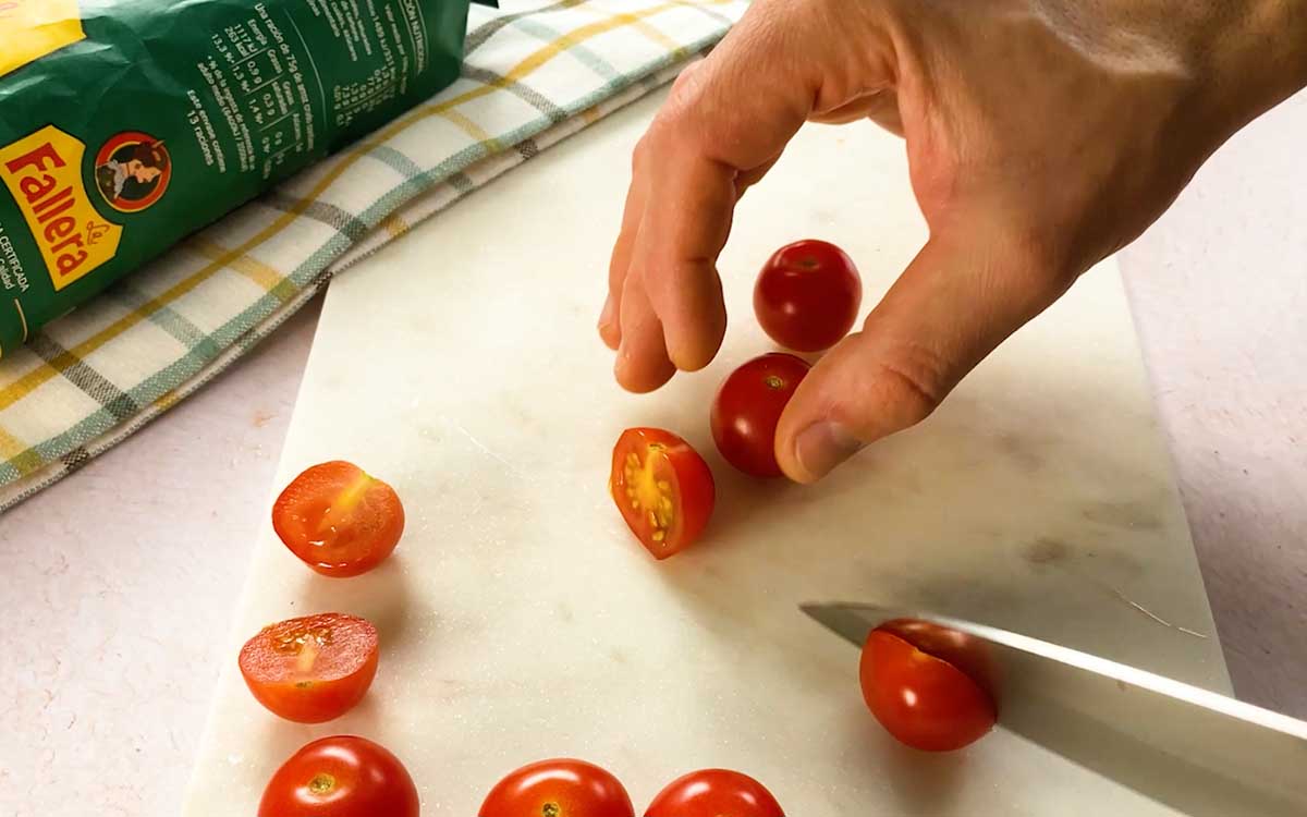 Paso a paso ensalada de arroz con verduras cortar verduras