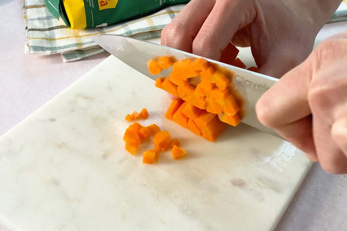 paso a paso arroz con salmón cortar