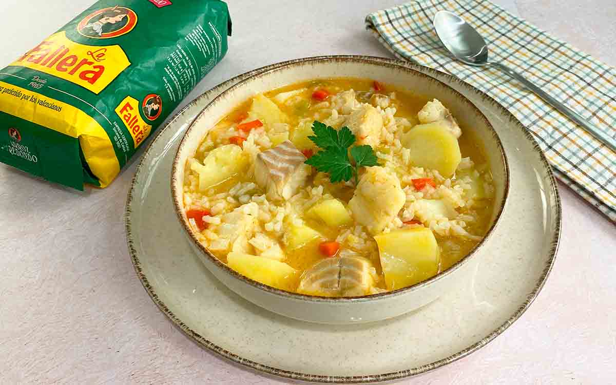 Patatas con bacalao y arroz: receta tradicional