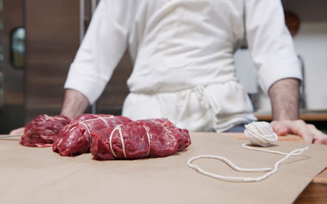 Bridar: el arte de preparar carnes para una cocción perfecta