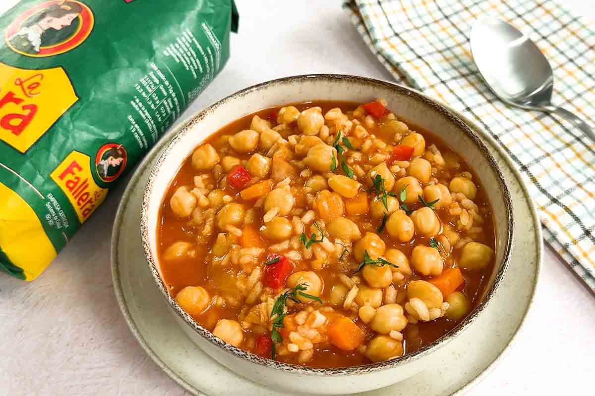 paso a paso garbanzos con arroz receta de la abuela emplatado