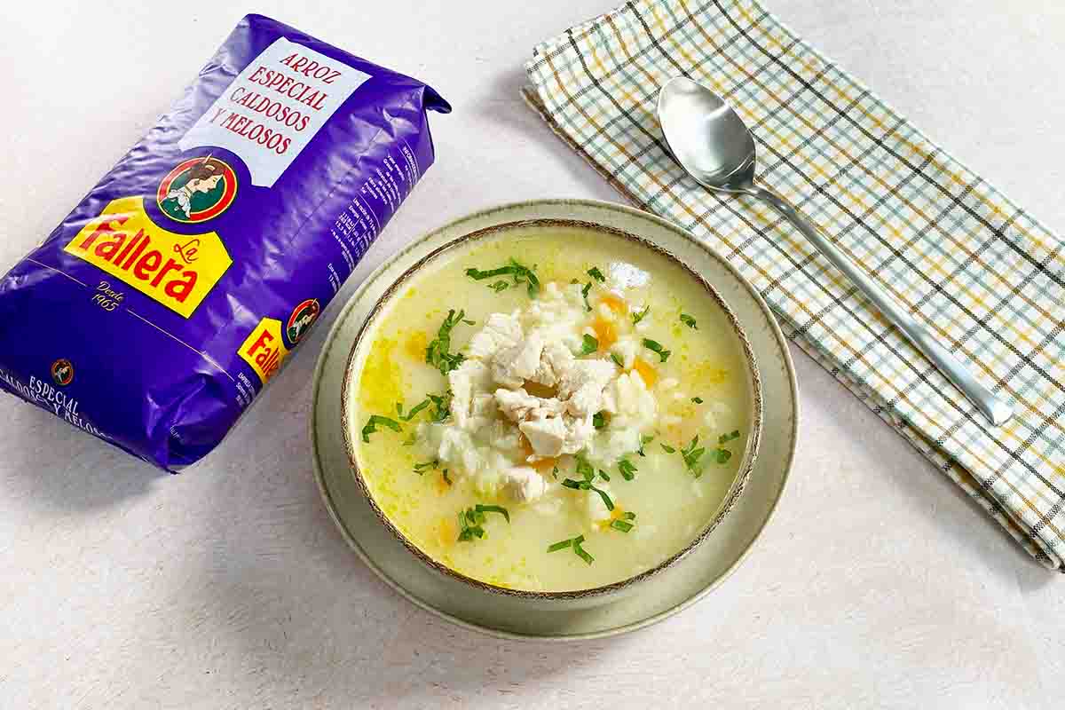 sopa de pollo arroz