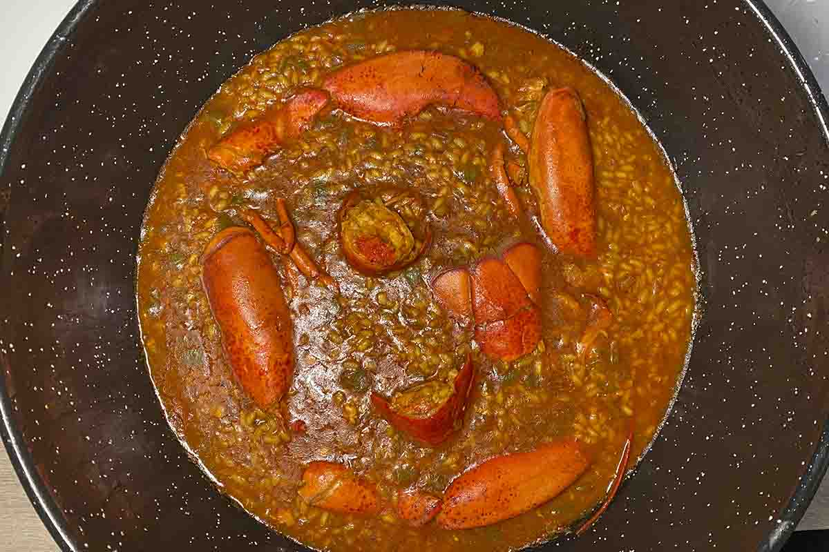 paso a paso arroz con bogavante meloso emplatado