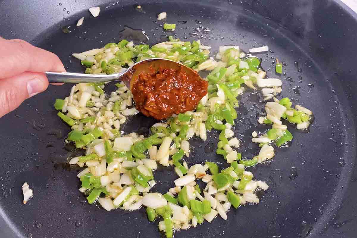 paso a paso arroz con carabineros sofrito