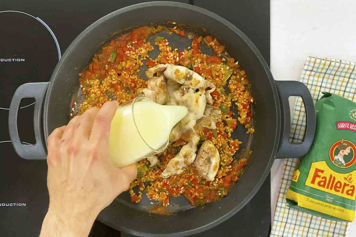 paso a paso arroz con conejo de la abuela caldo