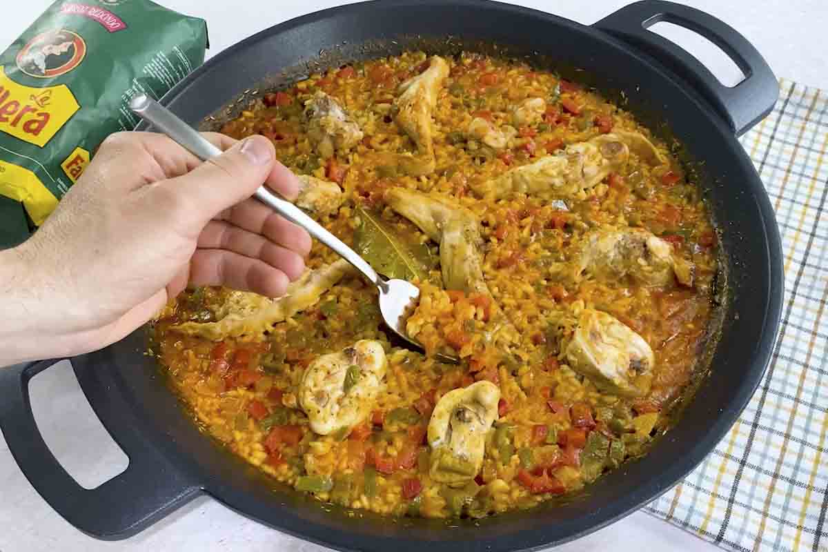 paso a paso arroz con conejo de la abuela emplatado