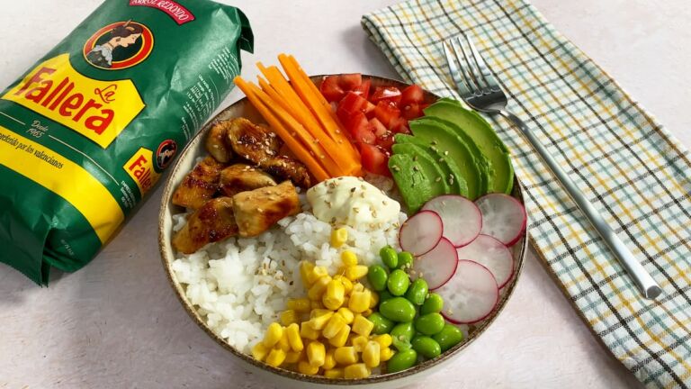 Foto de Poke bowl de pollo: receta fresca y deliciosa