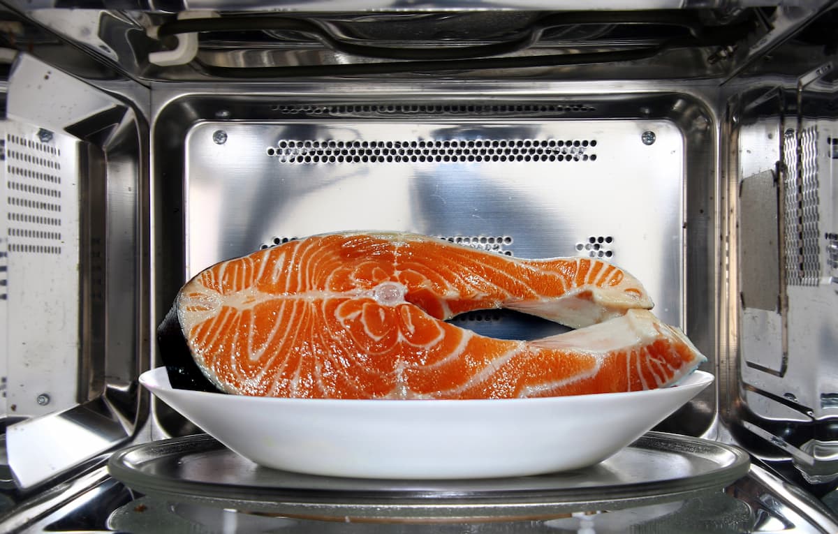 Métodos más confiables para descongelar el salmón