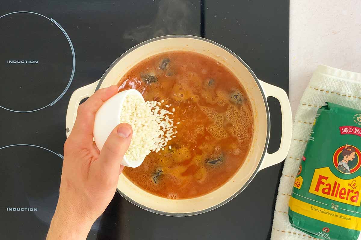 paso a paso habichuelas y arroz añadir arroz