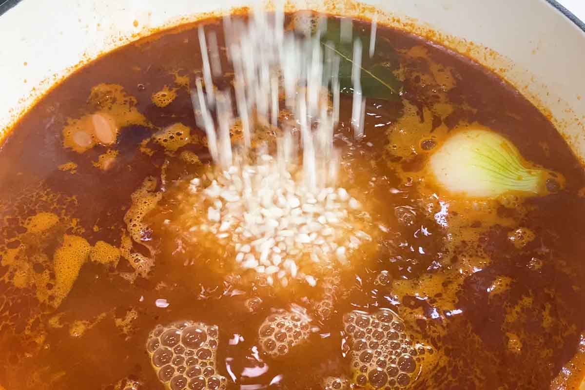 paso a paso judías pintas con chorizo arroz