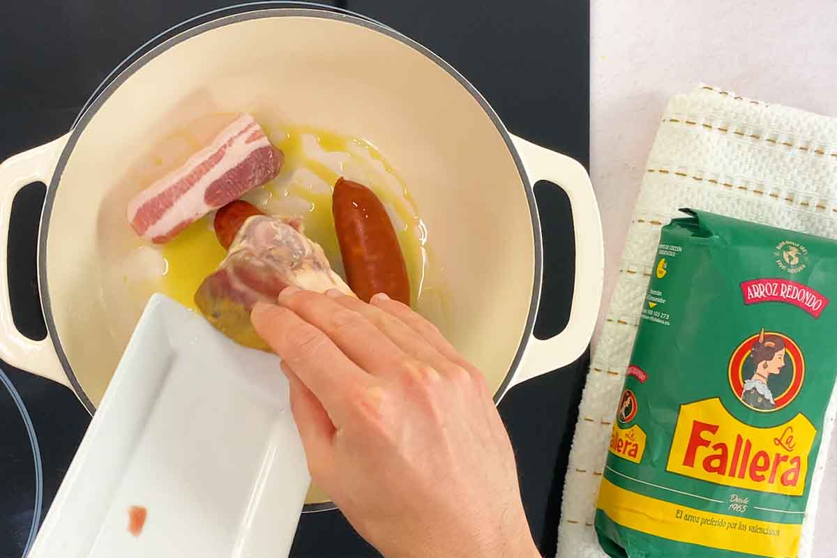 paso a paso judías pintas con chorizo sofrito
