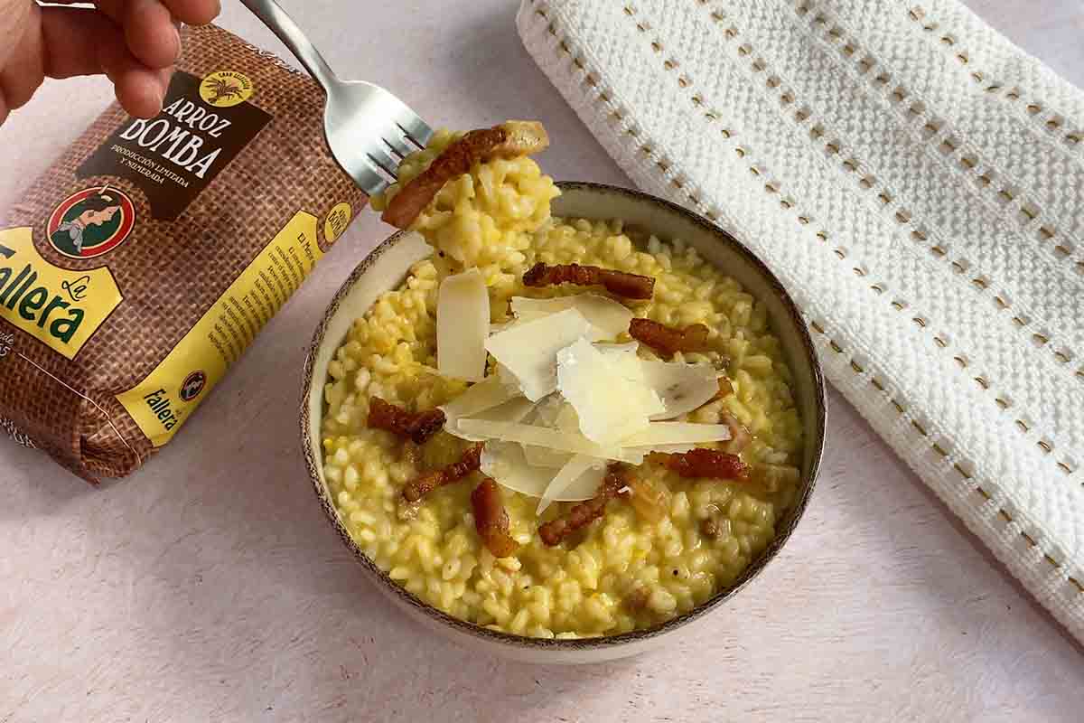 paso a paso risotto carbonara emplatado