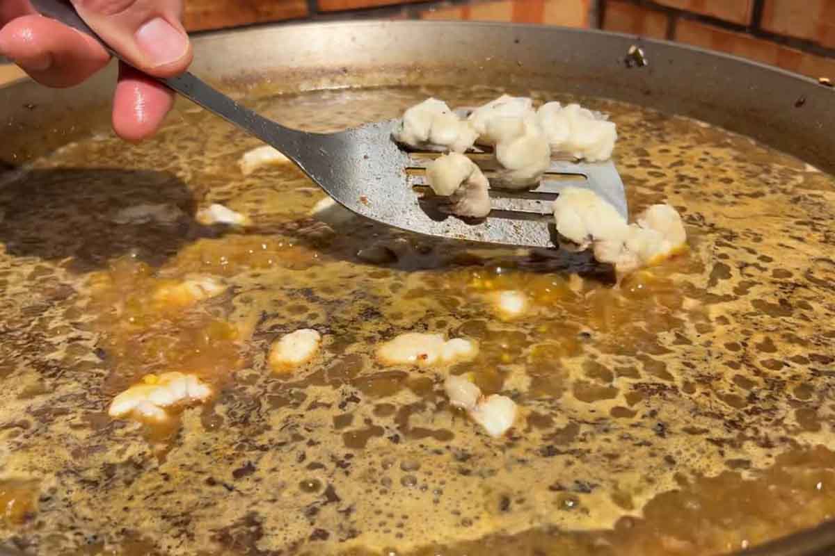 paso a paso arroz con rape y cigalas incorporar rape