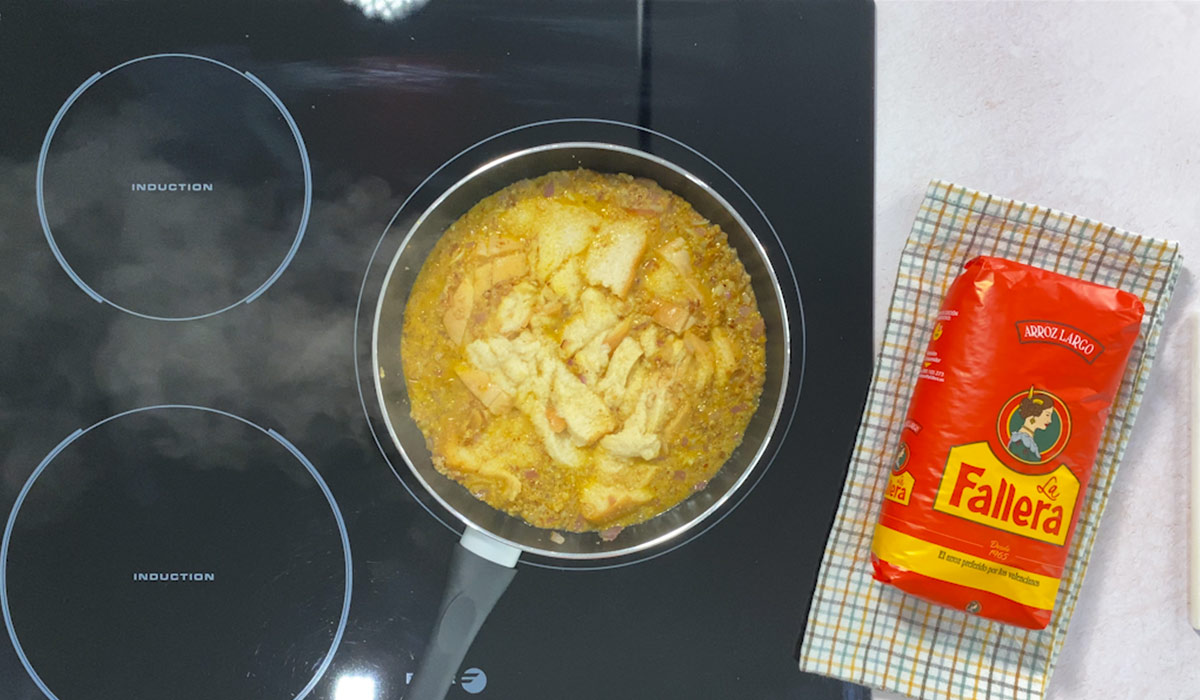 Incorporar pan a ají de gallina