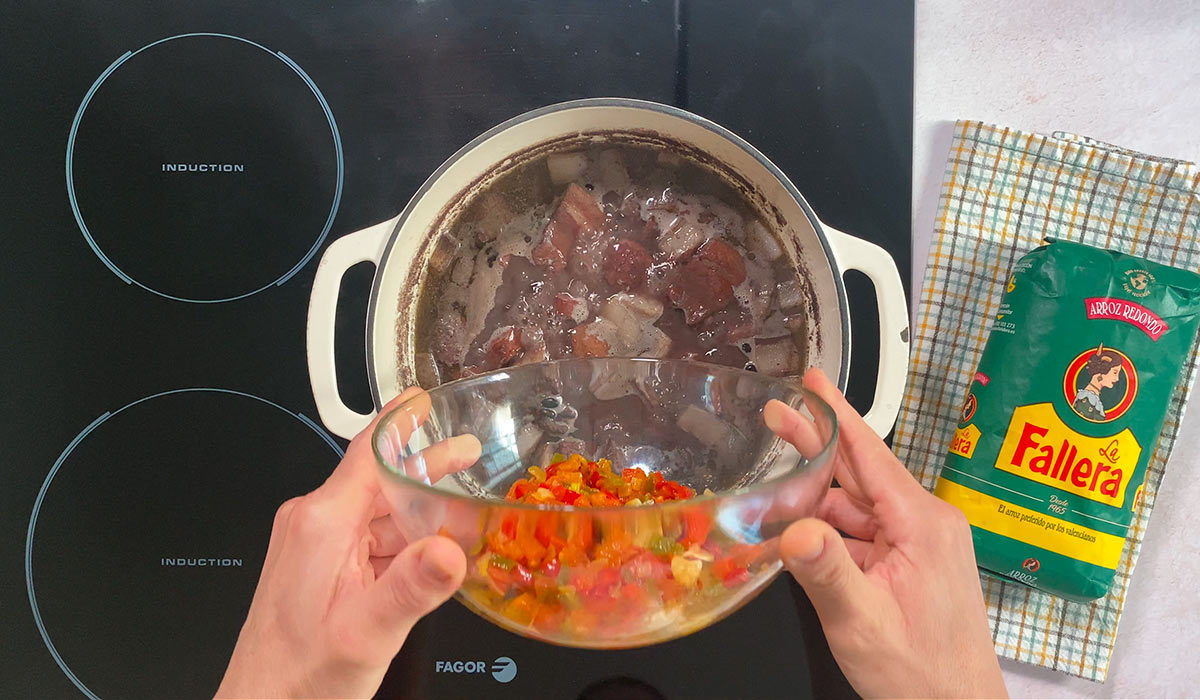 Incorporar sofrito en Feiojada